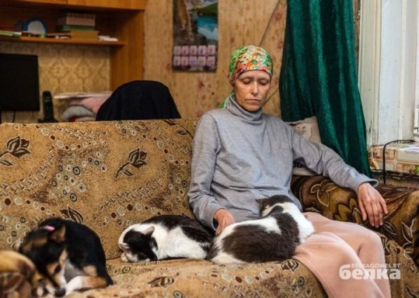 Больная раком волонтер из Гомеля ищет хозяев для 30 своих домашних питомцев