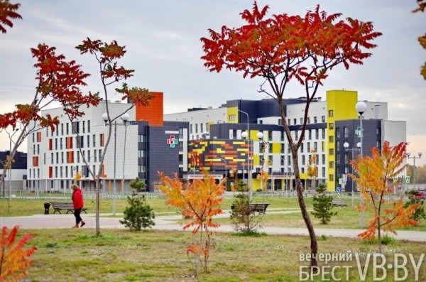 В Бресте парк 1000-летия залит осенними красками. Фоторепортаж В Бресте парк 1000-летия залит осенними красками. Фоторепортаж