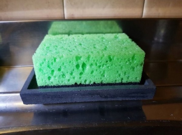 Зачем греть в микроволновке губку для мытья посуды?