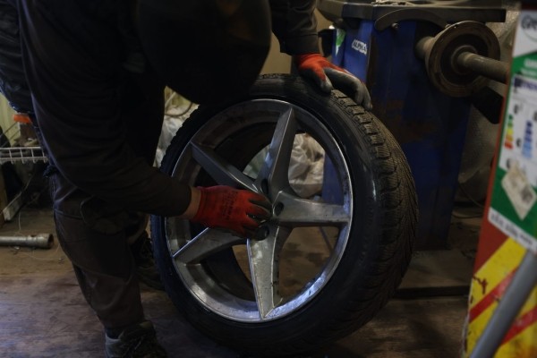 «А колеса не отвалятся?» Задаем глупые вопросы шиномонтажнику