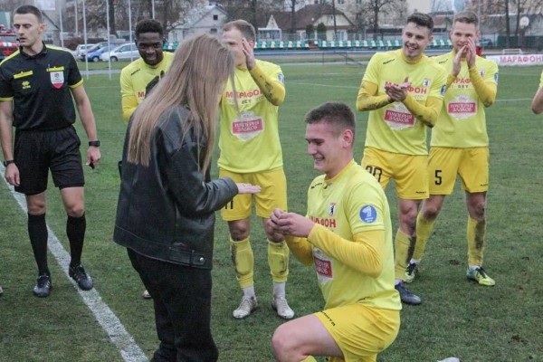 Предложение прямо на поле: чем закончилась футбольная история любви?