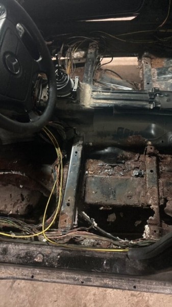 Житель Ивацевичей купил Mercedes-Benz за $2 000, а машина оказалась «трупом»