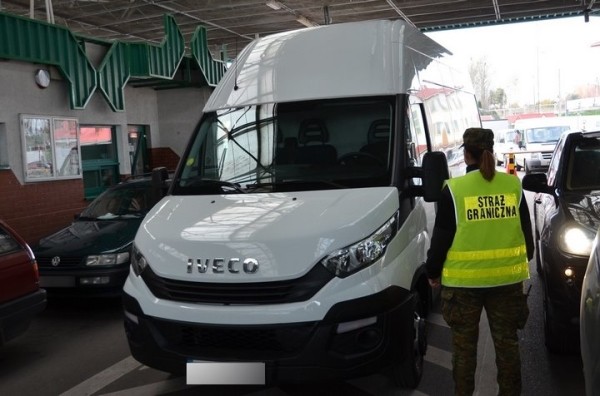 У белоруса изъяли Iveco на границе с Польшей. Оказалось, угнан из Франции