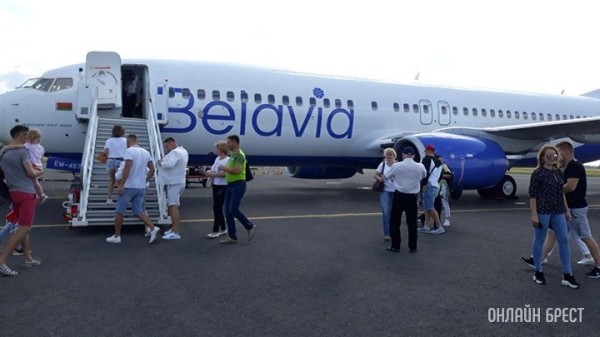 Стекло кабины пилотов растрескалось у самолета «Белавиа» при полете в Шарджу Стекло кабины пилотов растрескалось у самолета «Белавиа» при полете в Шарджу