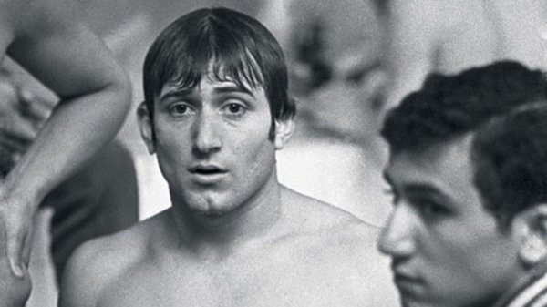 Спас людей из тонущего троллейбуса ценой карьеры. История советского пловца-супергероя