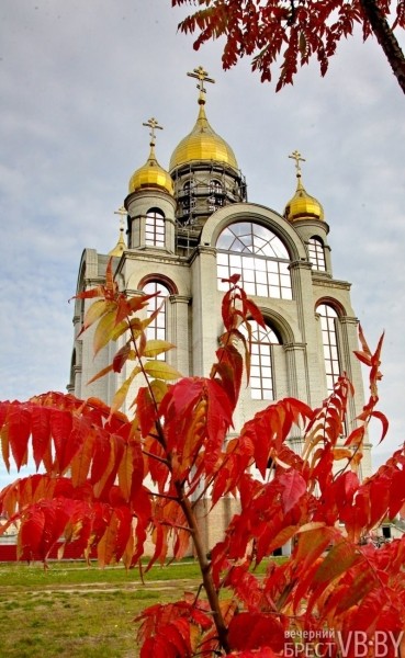 В Бресте парк 1000-летия залит осенними красками. Фоторепортаж В Бресте парк 1000-летия залит осенними красками. Фоторепортаж