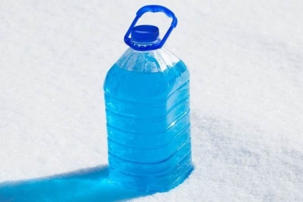 В Беларуси запретили продажу жидких противогололедных реагентов под видом незамерзаек