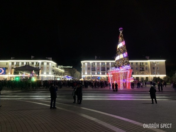 Главную елку Бреста планируют открыть 16 декабря Главную елку Бреста планируют открыть 16 декабря