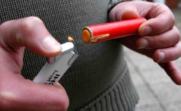 Со скольки лет можно запускать салюты, взрывать петарды и где это делать запрещено Со скольки лет можно запускать салюты, взрывать петарды и где это делать запрещено