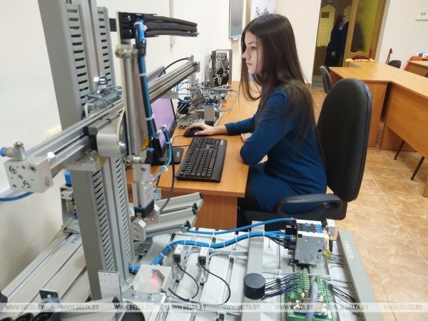 В Бресте открыли именную лабораторию Барановичского станкостроительного завода