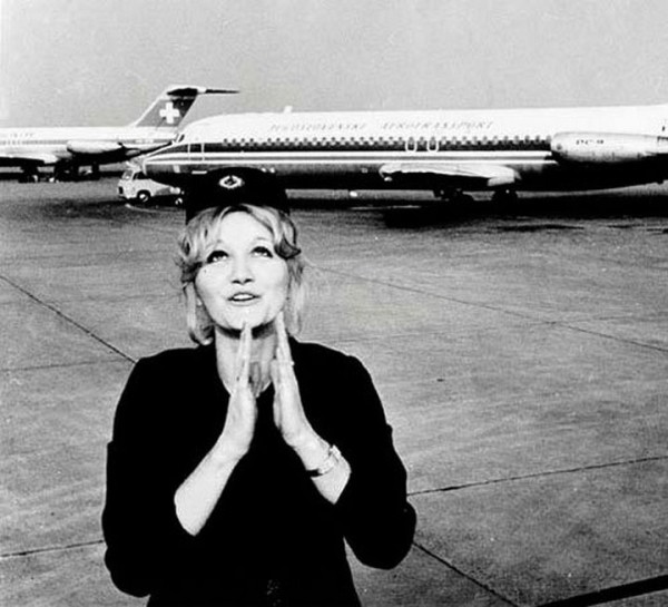 История стюардессы, которая выжила при падении с высоты 10 тысяч метров История стюардессы, которая выжила при падении с высоты 10 тысяч метров