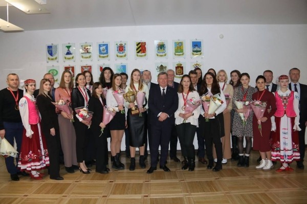 В брестском горисполкоме чествовали женскую волейбольную команду «Прибужье»