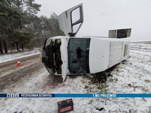В Каменецком районе маршрутка съехала в кювет, 5 пассажиров доставлены в больницу В Каменецком районе маршрутка съехала в кювет, 5 пассажиров доставлены в больницу