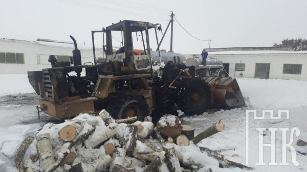 В Каменецком районе загорелся фронтальный погрузчик В Каменецком районе загорелся фронтальный погрузчик