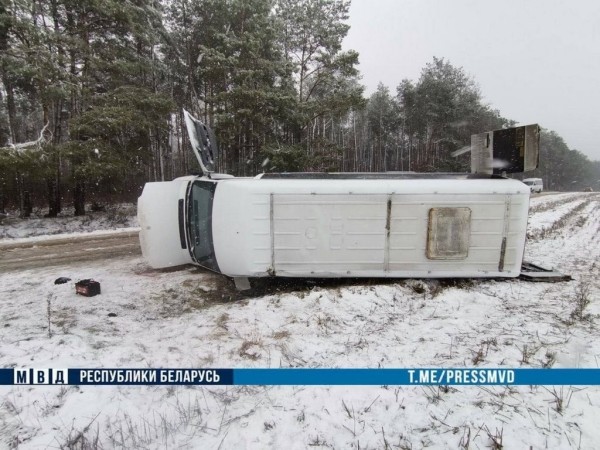 В Каменецком районе маршрутка съехала в кювет, 5 пассажиров доставлены в больницу В Каменецком районе маршрутка съехала в кювет, 5 пассажиров доставлены в больницу