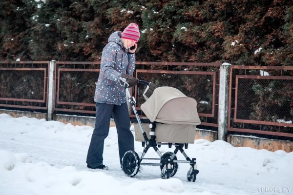 Подработка и самозанятость: как маме в декрете сохранить пособие на ребенка до 3 лет