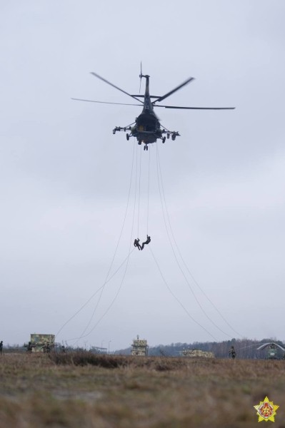Элементы беспарашютного десантирования отработали на полигоне под Брестом Элементы беспарашютного десантирования отработали на полигоне под Брестом
