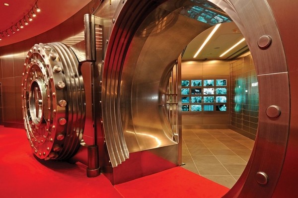 Самые недоступные места мира. Рассказываем, где хранится секретный рецепт одного из самых дорогих напитков в истории