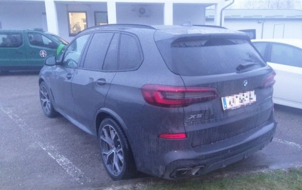 Этот BMW X5 угнали в Австрии неделю назад и сразу хотели пригнать в Беларусь. Не вышло Этот BMW X5 угнали в Австрии неделю назад и сразу хотели пригнать в Беларусь. Не вышло