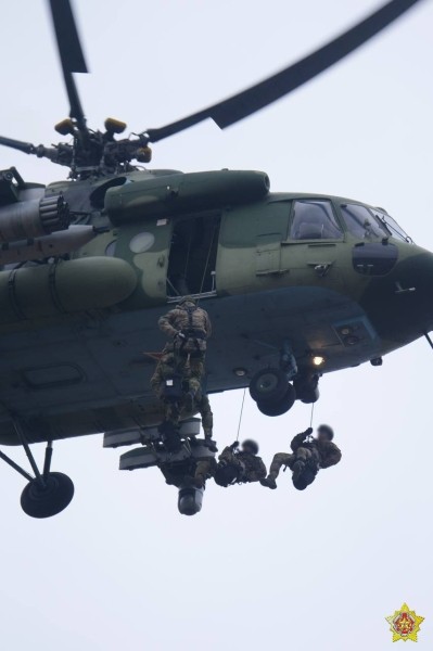 Элементы беспарашютного десантирования отработали на полигоне под Брестом Элементы беспарашютного десантирования отработали на полигоне под Брестом