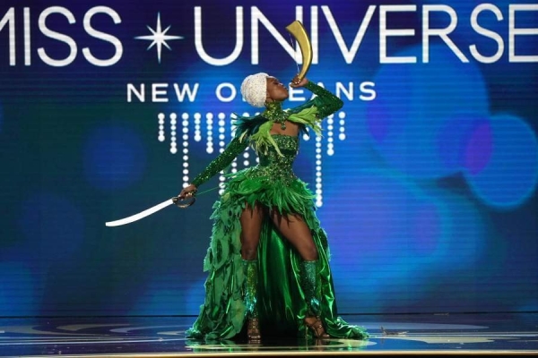 Титул «Мисс Вселенная» получила красавица из США. Она появилась в очень необычном костюме
