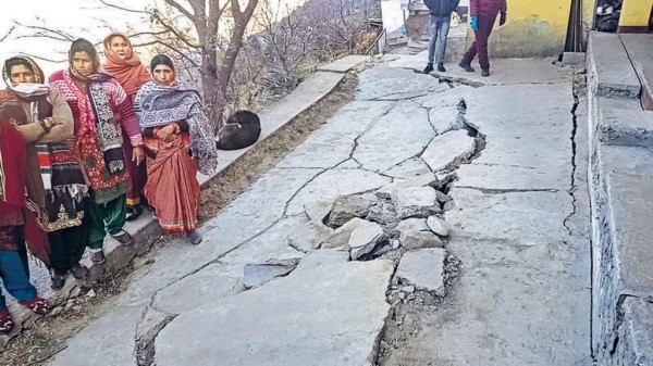 В Индии проваливается под землю целый город. Власти не могут разобраться в причинах В Индии проваливается под землю целый город. Власти не могут разобраться в причинах