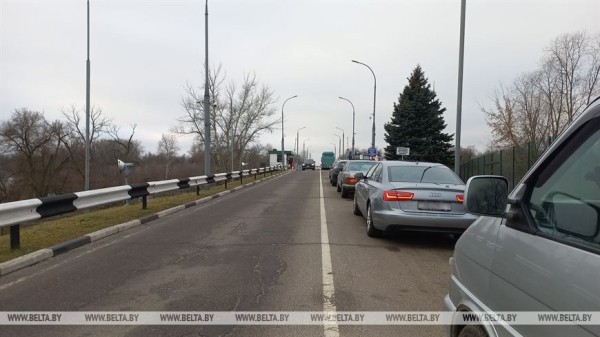 Проходить границу все тяжелее. Что сейчас происходит в ПП «Брест»