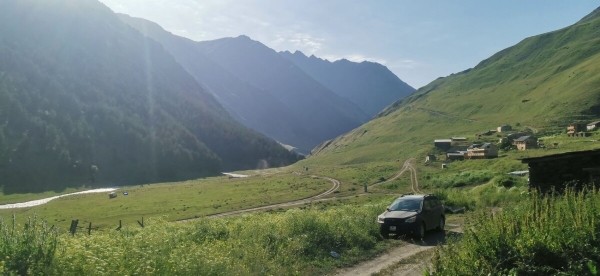 «Вдоль дороги — венки и памятники». Белорус в одиночку отправился в горы Грузии, где даже страховка не действует «Вдоль дороги — венки и памятники». Белорус в одиночку отправился в горы Грузии, где даже страховка не действует