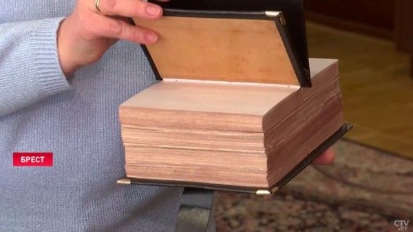 Таких человек несколько на всю Беларусь. Реставратор-переплетчик книг работает в Бресте