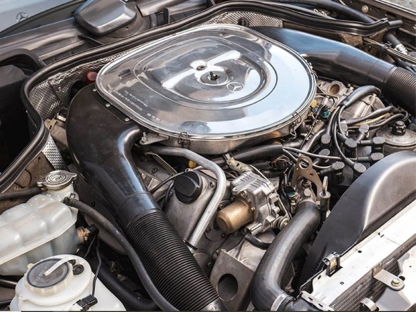 Почему этот старый седан от Mercedes стоит $600 тысяч? Почему этот старый седан от Mercedes стоит $600 тысяч?