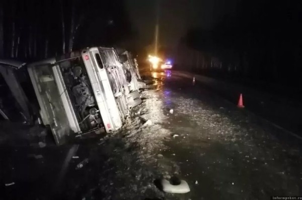 Автобус с 50 пассажирами из Беларуси опрокинулся под Псковом. Водителю вынесли приговор