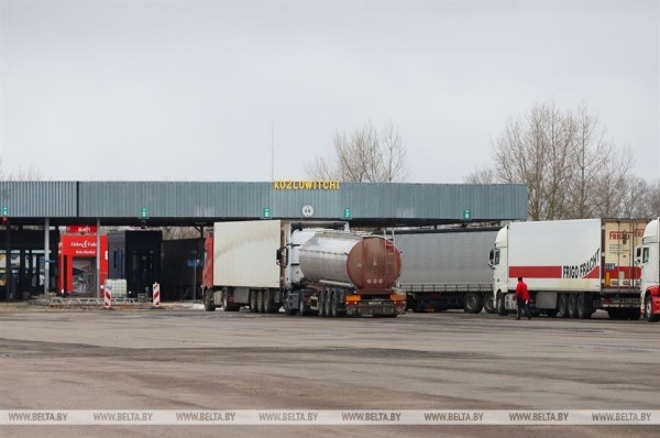 «Десять лет работаю дальнобойщиком, но такого не помню». Что говорят водители о ситуации на границе «Десять лет работаю дальнобойщиком, но такого не помню». Что говорят водители о ситуации на границе