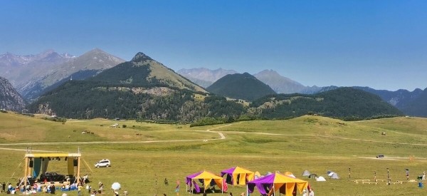 «Вдоль дороги — венки и памятники». Белорус в одиночку отправился в горы Грузии, где даже страховка не действует «Вдоль дороги — венки и памятники». Белорус в одиночку отправился в горы Грузии, где даже страховка не действует