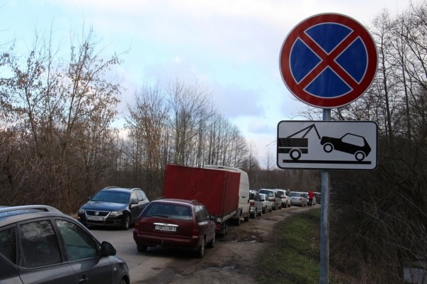 На границе в Бресте взялись за вклинивающихся «ждунов» и установили знак. Поможет? На границе в Бресте взялись за вклинивающихся «ждунов» и установили знак. Поможет?