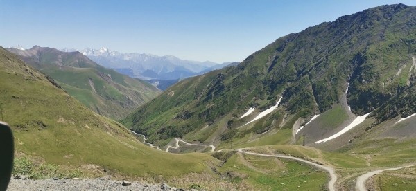 «Вдоль дороги — венки и памятники». Белорус в одиночку отправился в горы Грузии, где даже страховка не действует «Вдоль дороги — венки и памятники». Белорус в одиночку отправился в горы Грузии, где даже страховка не действует