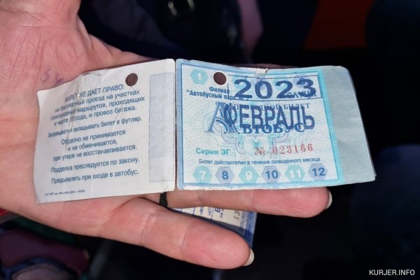 Белорус в автобусе съел свой поддельный проездной, когда его разоблачили Белорус в автобусе съел свой поддельный проездной, когда его разоблачили