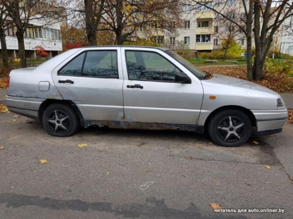 Не быстро, но работает! Белорус «изобрел» способ легально избавить двор от автохлама