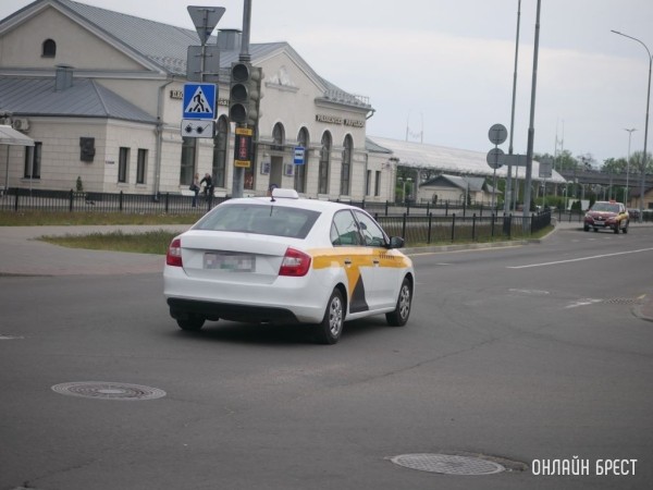 Могут ли дети самостоятельно заказывать такси и ездить без родителей