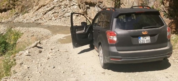 «Вдоль дороги — венки и памятники». Белорус в одиночку отправился в горы Грузии, где даже страховка не действует «Вдоль дороги — венки и памятники». Белорус в одиночку отправился в горы Грузии, где даже страховка не действует