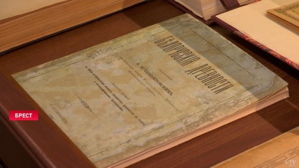 Таких человек несколько на всю Беларусь. Реставратор-переплетчик книг работает в Бресте