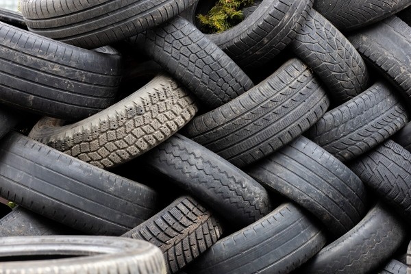 «Немцы отбирают для меня шины». Белорус наладил бизнес по продаже б/у Continental, Pirelli, Bridgestone. Есть спрос?