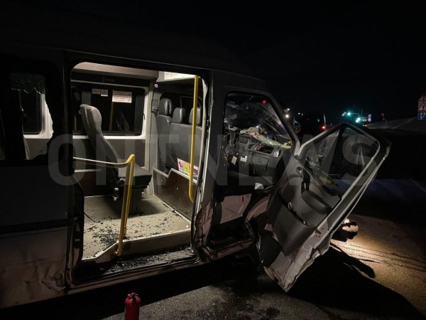 Маршрутка попала в ДТП – легковушка выехала на встречку. Есть видео, как это произошло Маршрутка попала в ДТП – легковушка выехала на встречку. Есть видео, как это произошло