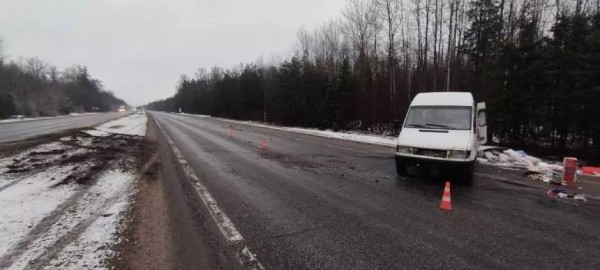 Микроавтобус опрокинулся на трассе М1 — 7 пострадавших