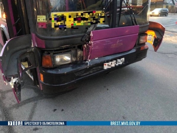 Автобус, маршрутка и автомобиль попали в Барановичах в ДТП