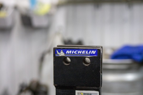 «Немцы отбирают для меня шины». Белорус наладил бизнес по продаже б/у Continental, Pirelli, Bridgestone. Есть спрос?