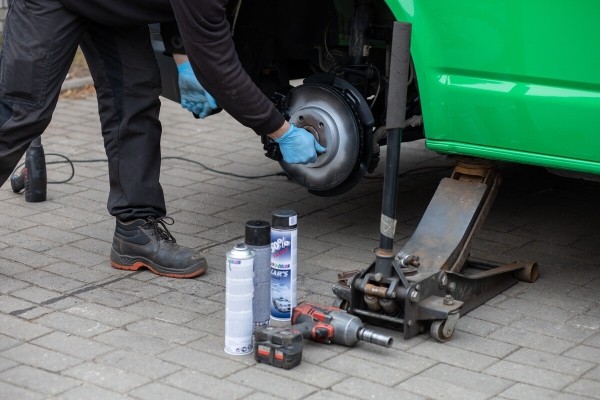 «Немцы отбирают для меня шины». Белорус наладил бизнес по продаже б/у Continental, Pirelli, Bridgestone. Есть спрос?