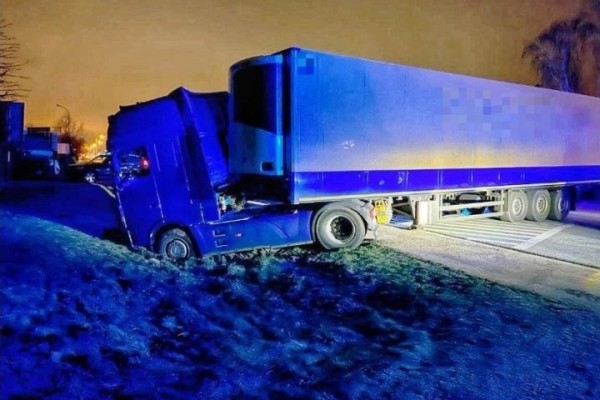 В Польше белорус с 3,3 промилле съехал на фуре в кювет