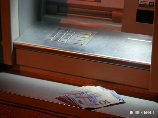 Кому положена ежемесячная доплата к заработной плате?