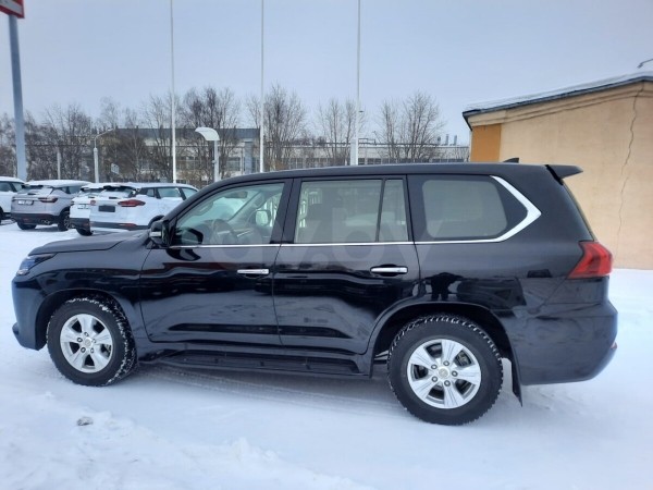 «Решил продать машину, а у неё нашёлся двойник». Белорус три года ездил на Lexus LX, не подозревая об автомобиле-клоне