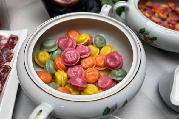 В магазинах Беларуси появились цветные пельмени В магазинах Беларуси появились цветные пельмени